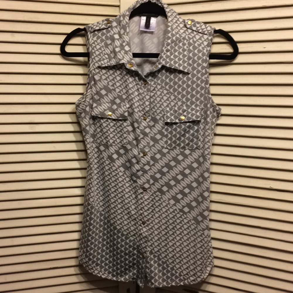 BCBG Maxazria Sleeveless Resort Top Gray Snaps